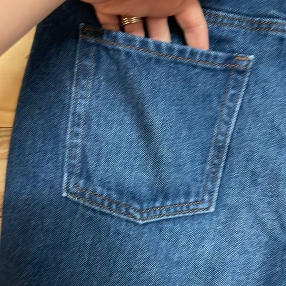 Old Navy size 10 High-rise Dark Wash Blue Jean 5” Shorts Classic Cut-Off Style - Picture 8 of 11